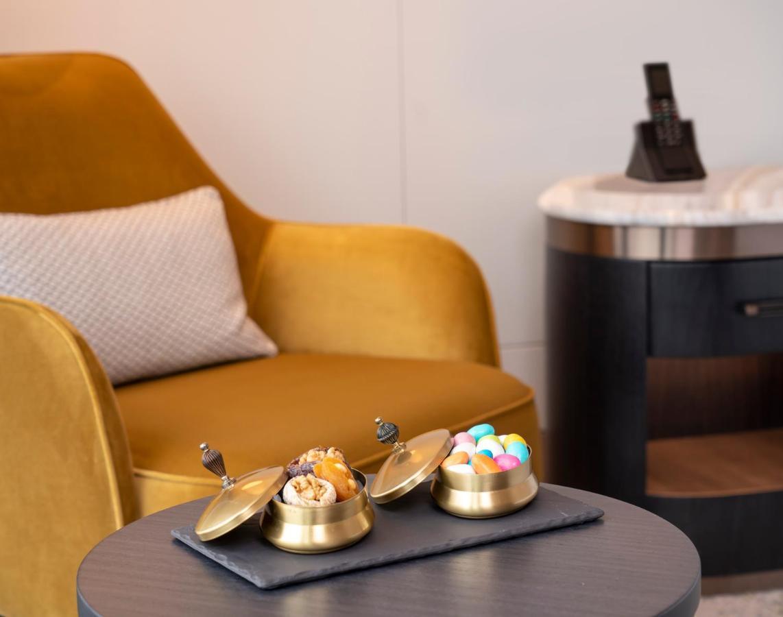 Address Istanbul Ξενοδοχείο Εξωτερικό φωτογραφία The interior of a suite at the hotel
