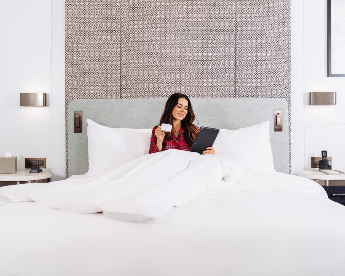 Address Istanbul Ξενοδοχείο Εξωτερικό φωτογραφία A guest in a bedroom at the Hilton London Paddington